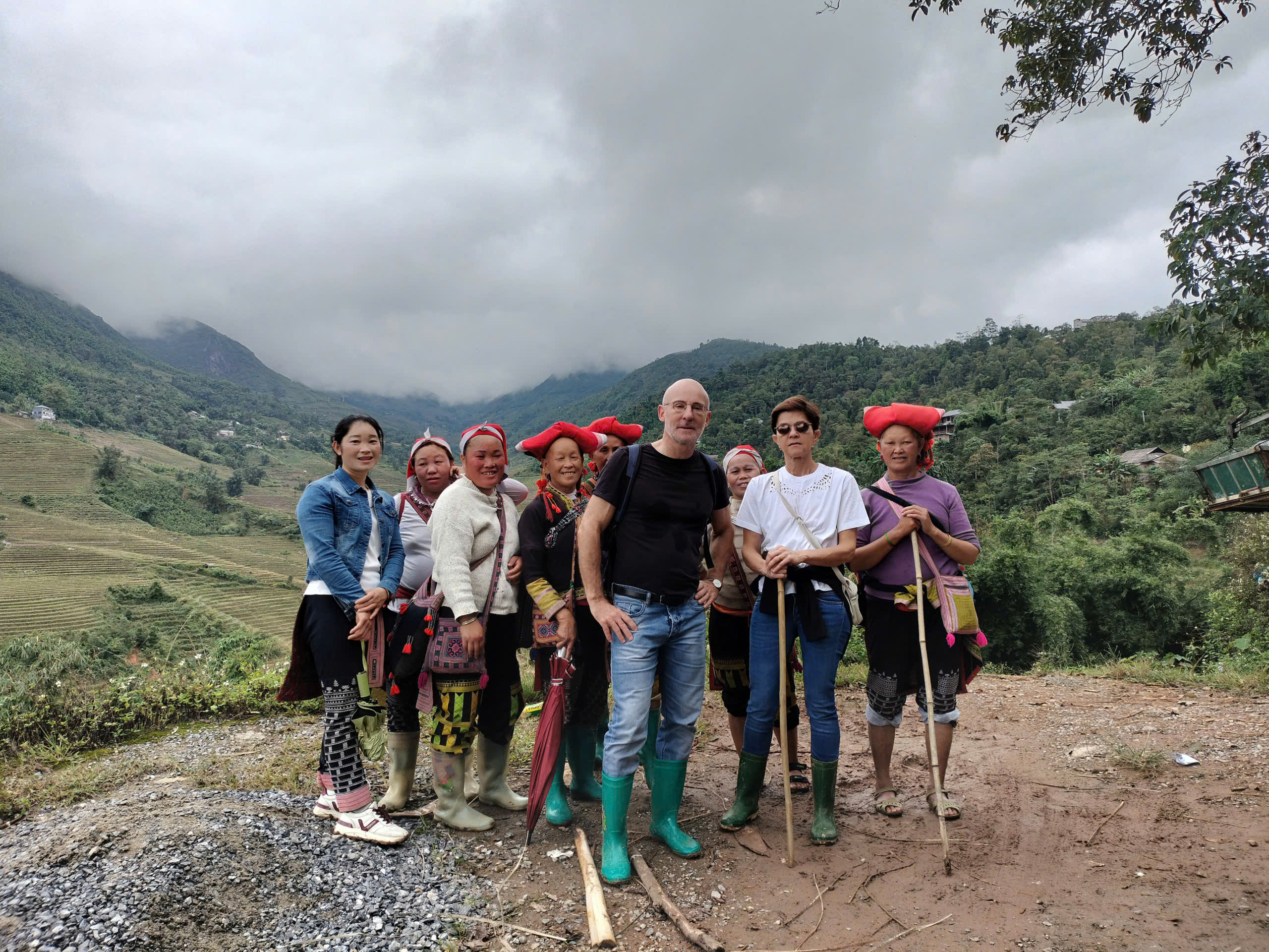 Agence de voyage locale Vietnam Tonkin Voyage clients en décembre 2025